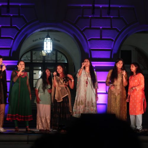 HUM A Cappella outdoor performance
